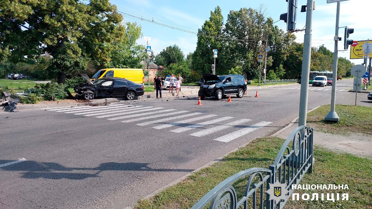 ДТП Харків: Зіткнулися автівки Toyota та Volkswagen Passat на Південній Салтівці